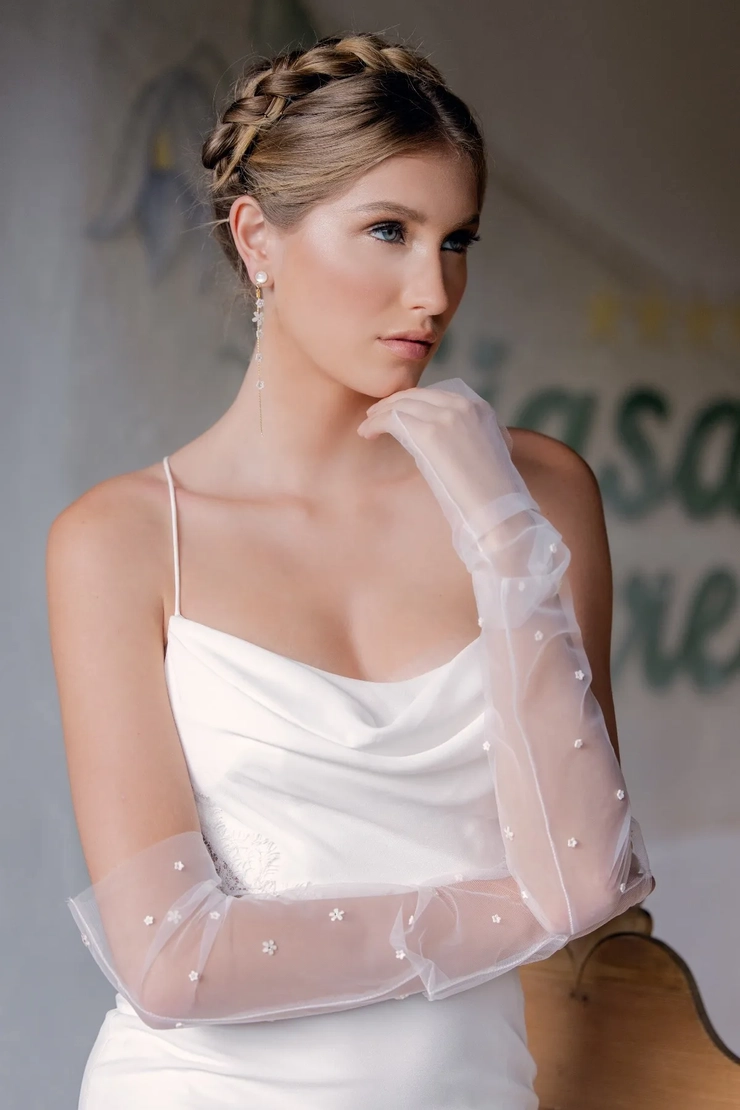 Enhancing Your Bridal Look with Removable Tulle Accessories: The Trending Must-Haves Image