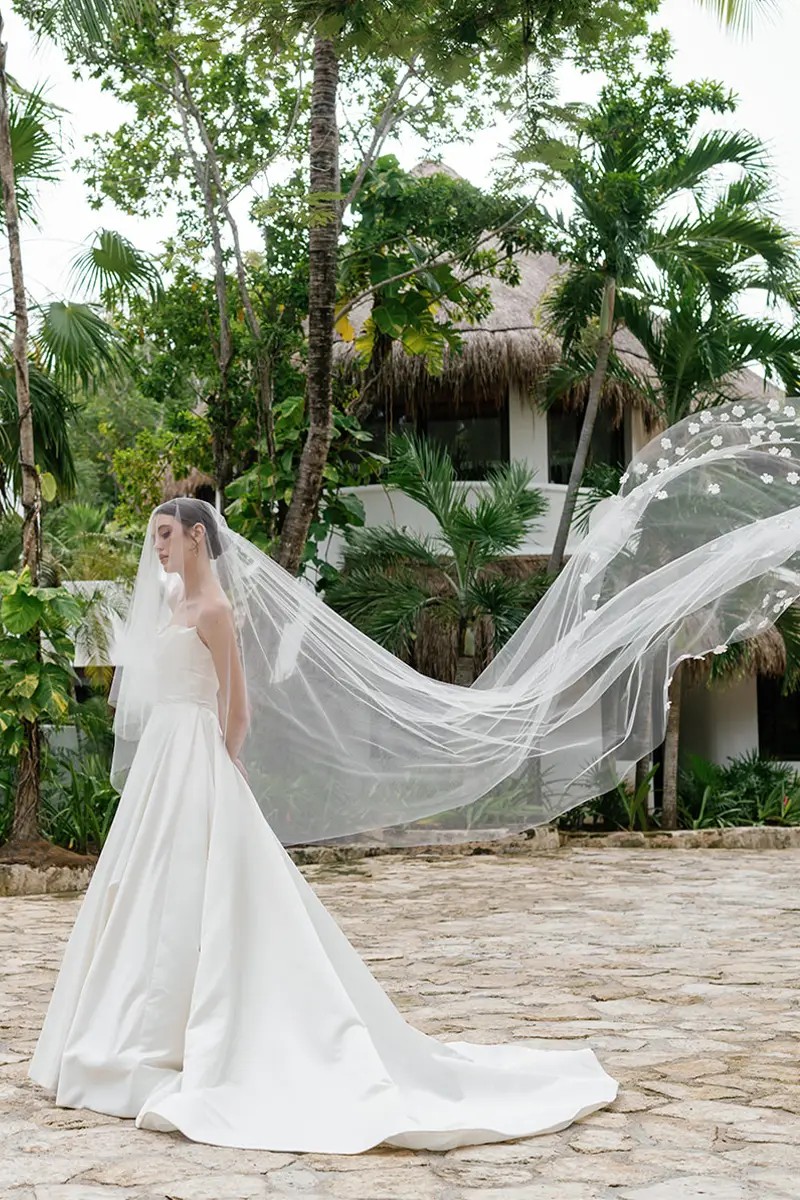 Unveiling: Our Favorite Toni Federici Veils Image