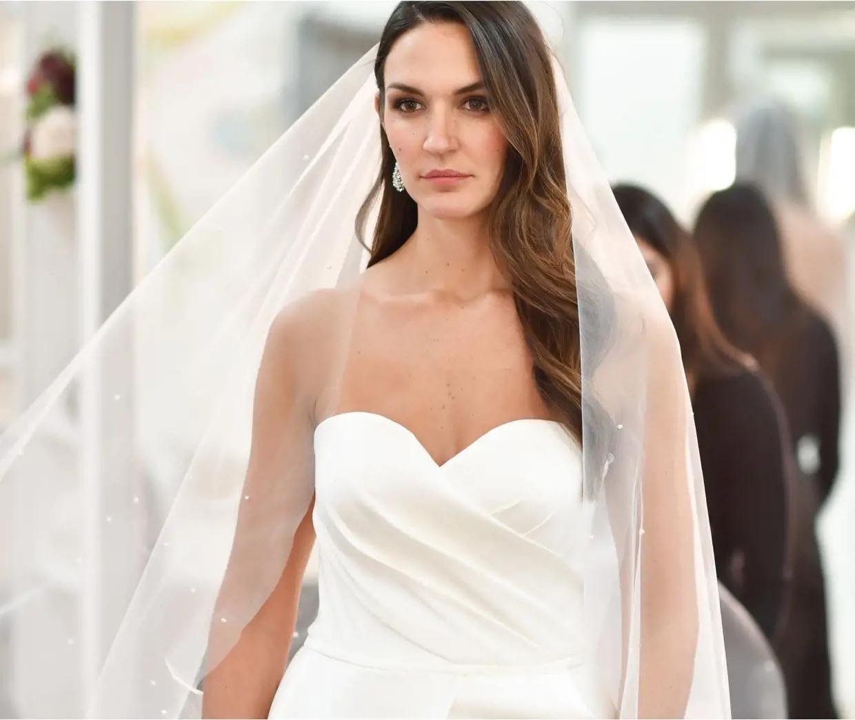 Photo of a real bride wearing bridal dress - Desktop image
